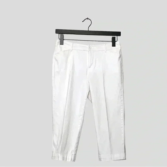 St. John’s Bay high rise, soft, bright white capris, 4  pocket style w stretch. - Picture 1 of 5